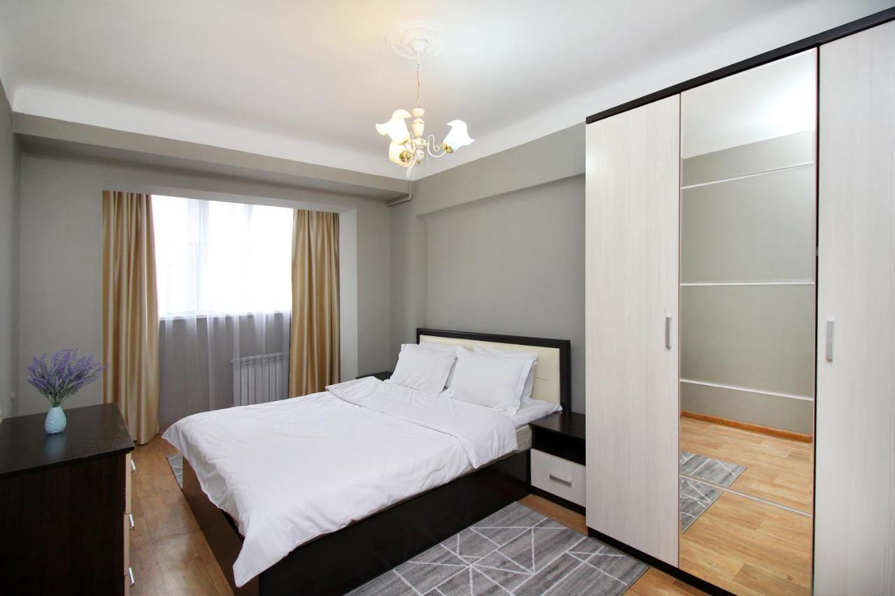 Spacious Central Apartment Almaty Eksteriør bilde