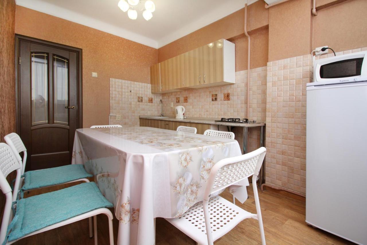 Spacious Central Apartment Almaty Eksteriør bilde