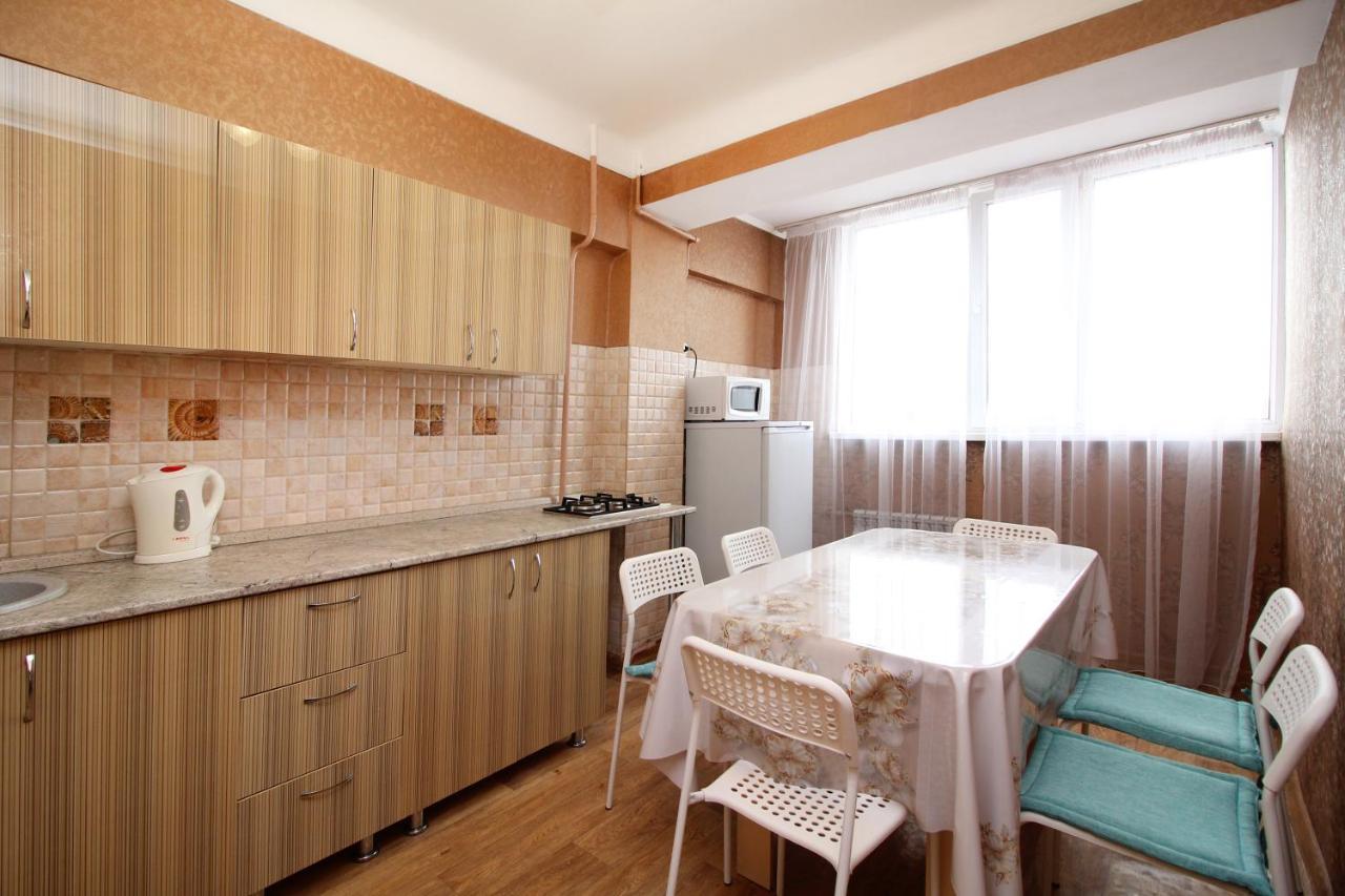 Spacious Central Apartment Almaty Eksteriør bilde